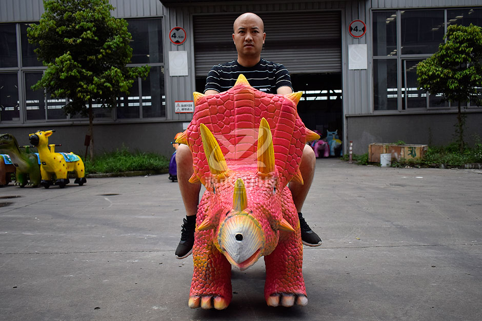 三角恐龍恐龍車，商場(chǎng)騎的三角龍，三角龍童車