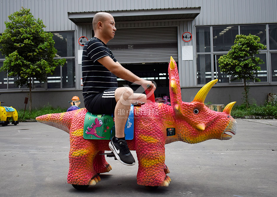 三角恐龍恐龍車，商場(chǎng)騎的三角龍，三角龍童車