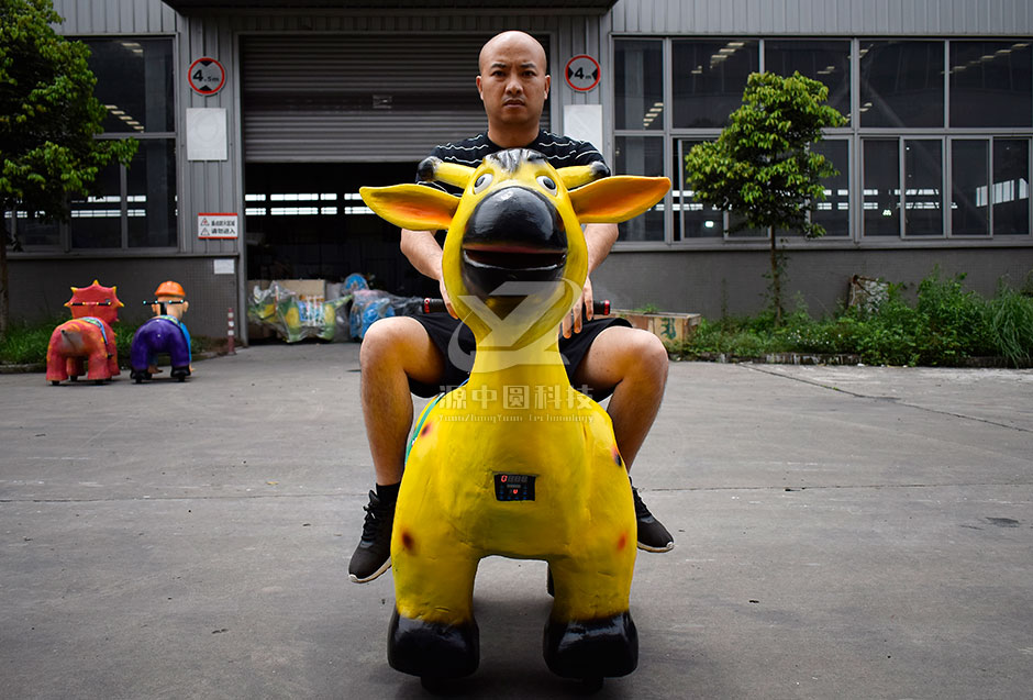 小鹿電動(dòng)車(chē)，小鹿童車(chē)，商場(chǎng)騎的小鹿